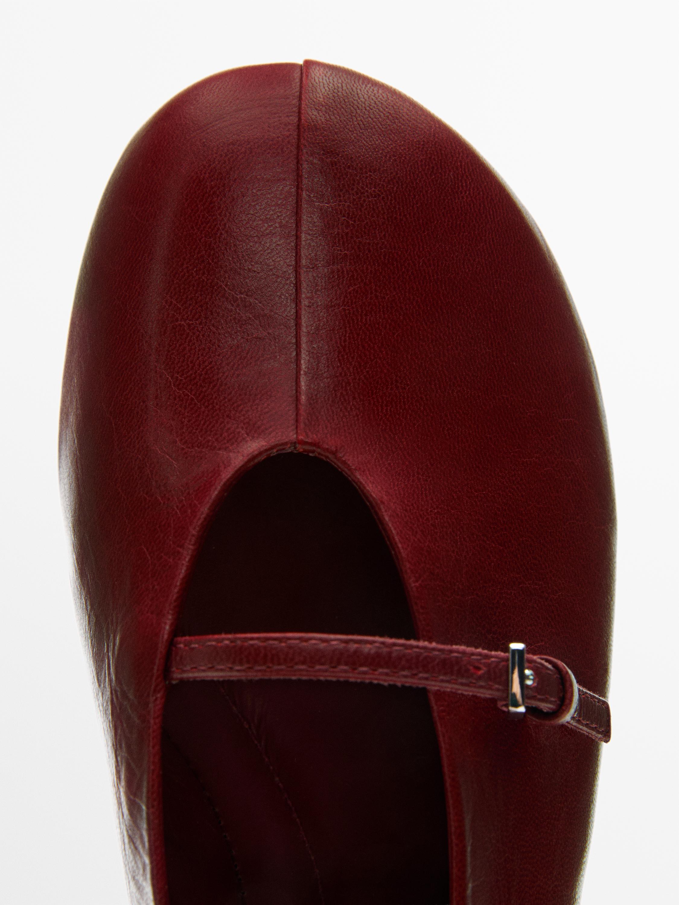 Leather ballet flats with buckle